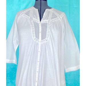 A cooling white 3/4 sleeve tunic in 3 fabrics Lg
